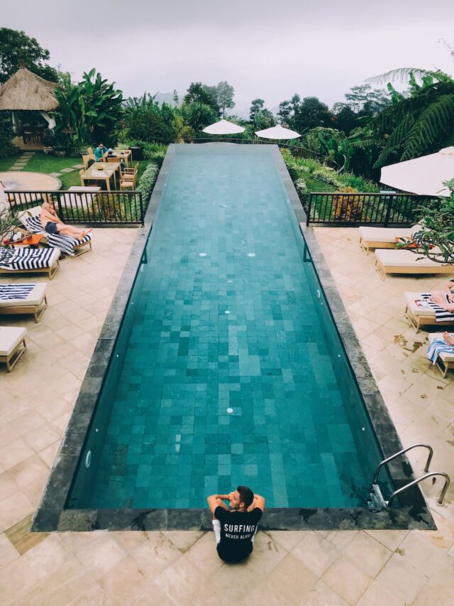 Sapne Me Swimming Pool Dekhna –  सपने में स्विमिंग पूल देखने का क्या मतलब है?